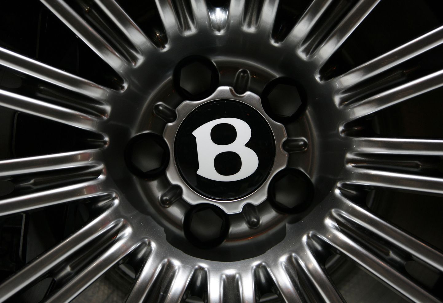 Логотип Bentley. Фото иллюстративное.