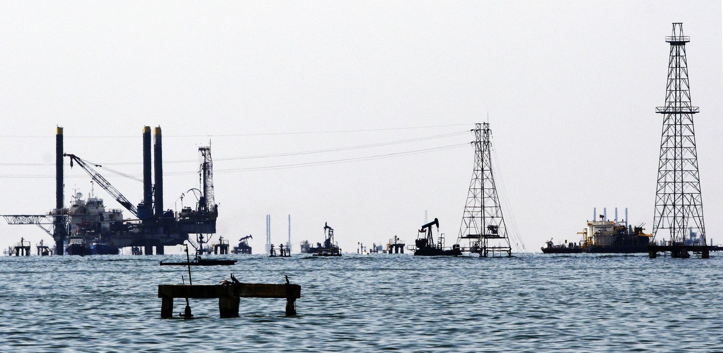 Naftaplatvormid- ja puurtornid Maracaibo järvel Venezuelas.