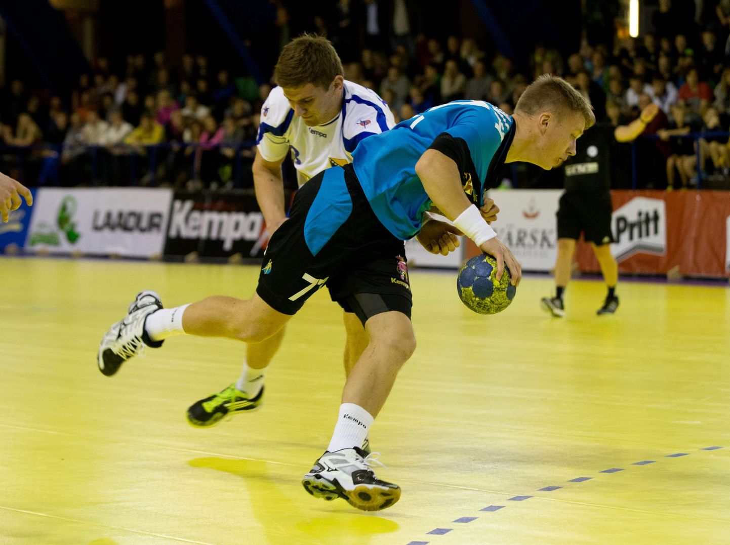Eesti käsipallikoondis (sinises) alustas MM-valiksarja kaotusega, kui 26:29 jäädi alla Bosnia ja Hertsegoviina koondisele.