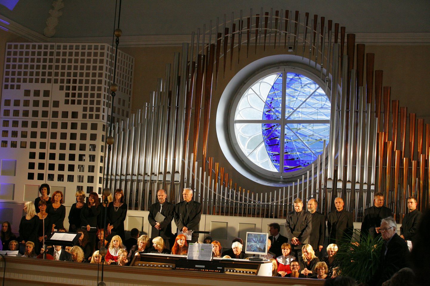 Pärnu Eliisabeti kirikus pühitseti eile õhtul uus orel.