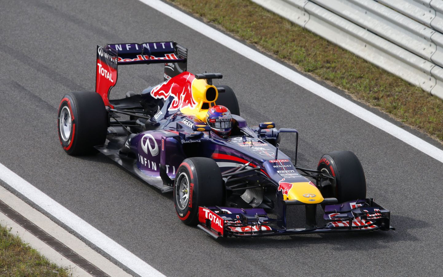 Sebastian Vettel kihutamas Lõuna-Korea ringrajal.