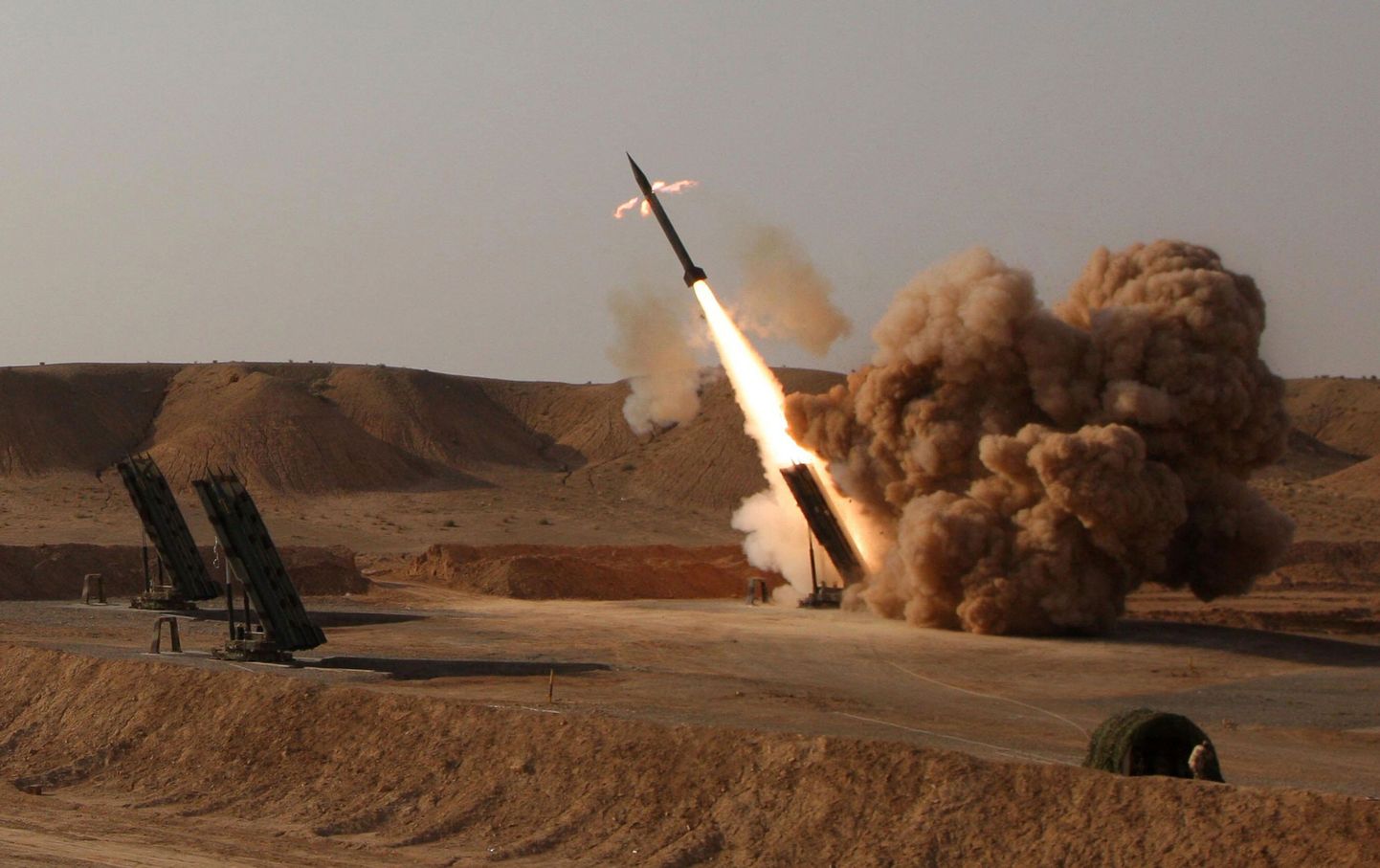 Iraani ballistilise raketi Zelzal katsetus.