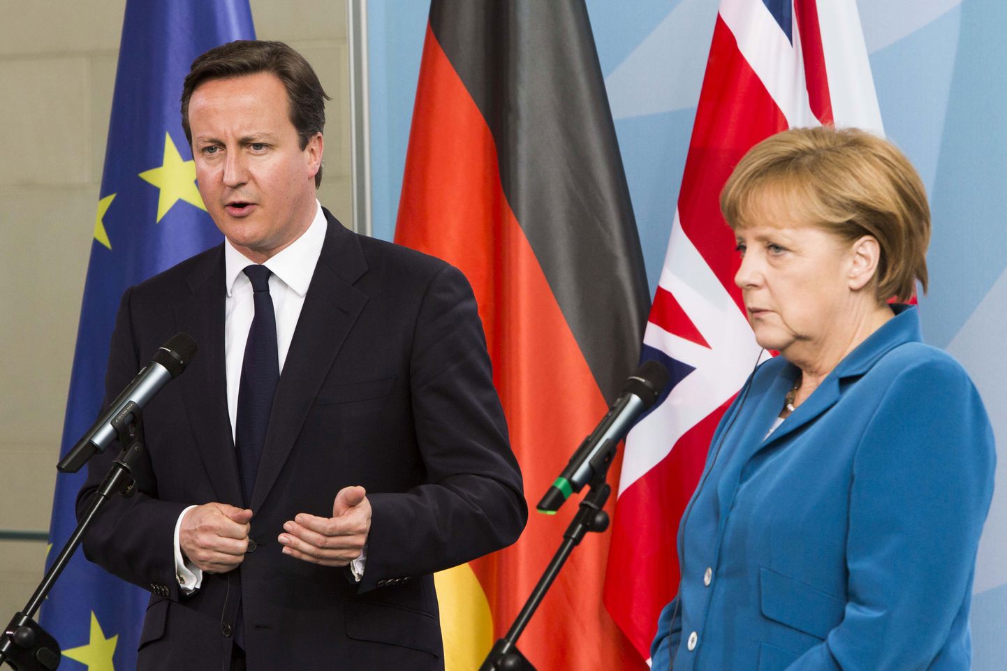 Saksa kantsler Angela Merkel ja Briti peaminister David Cameron pressikonverentsil.