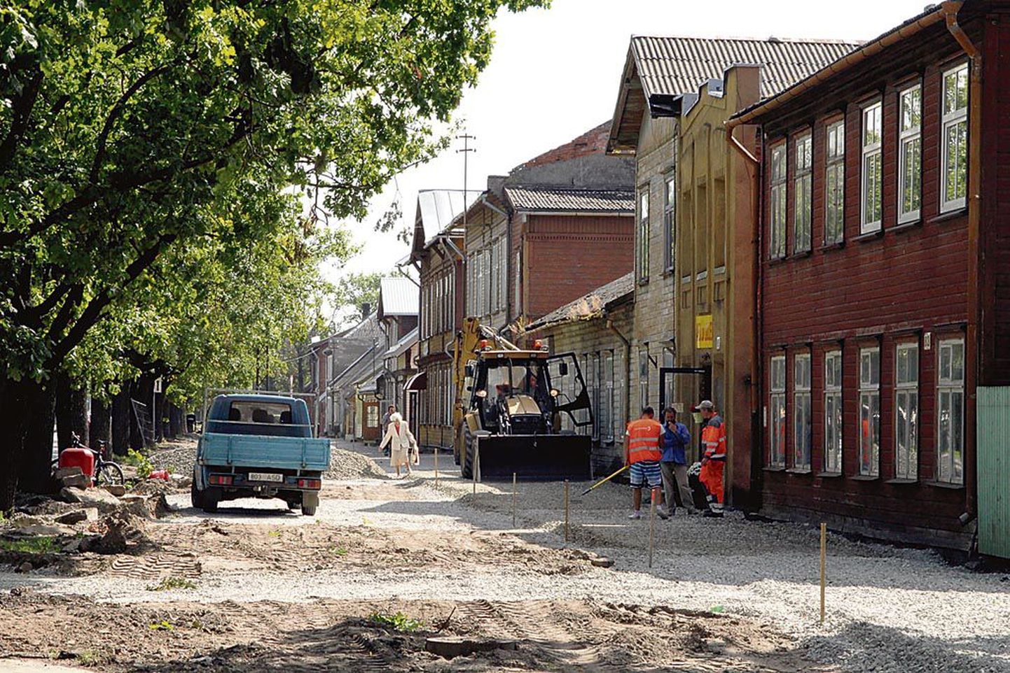 Tänava ehitamine Riia maanteel peaks kava kohaselt lõppema septembris.