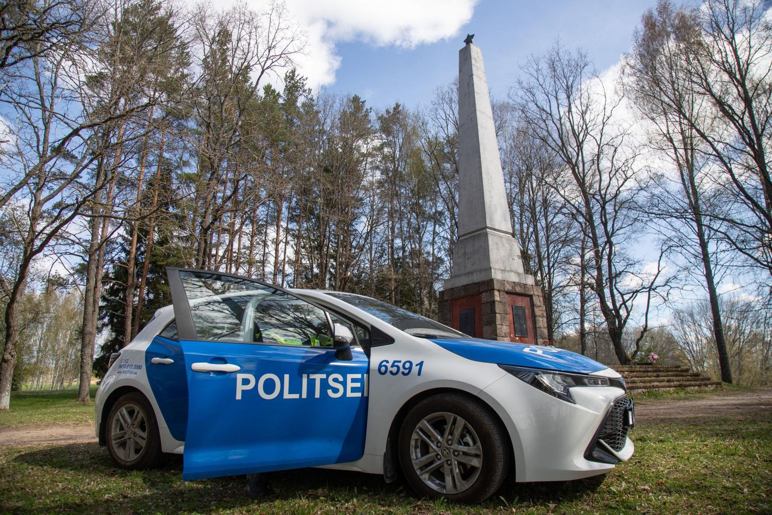 9. mai Viljandis Järveotsa obeliski juures