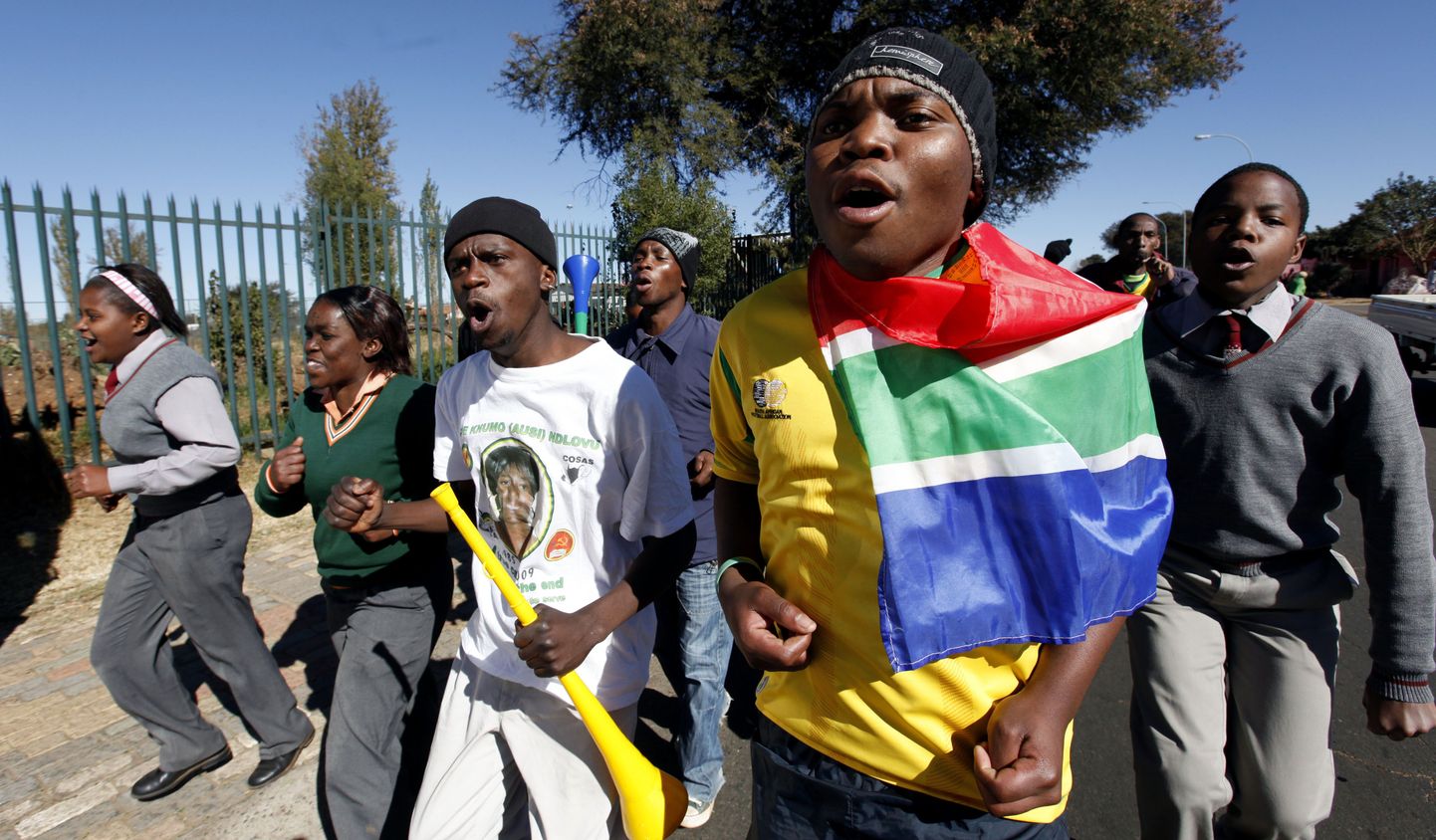 Soweto noored mälestamas 34 aastat tagasi hukkunud Hector Pietersoni