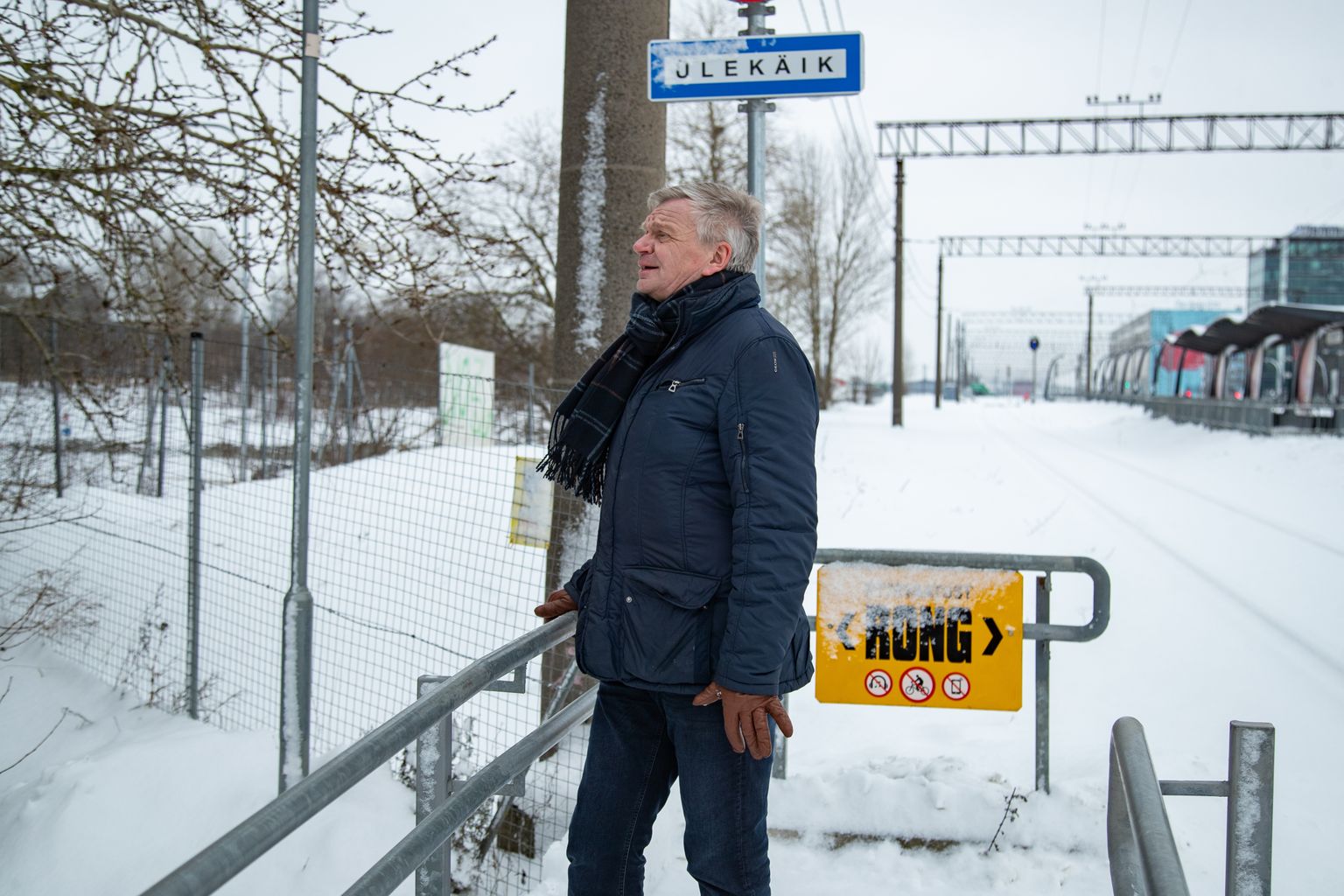 Tallinna Tehnikaülikooli transpordiprofessor Dago Antov Rail Baltica tulevase terminali asukohas, Ülemiste raudteejaama lähedal.