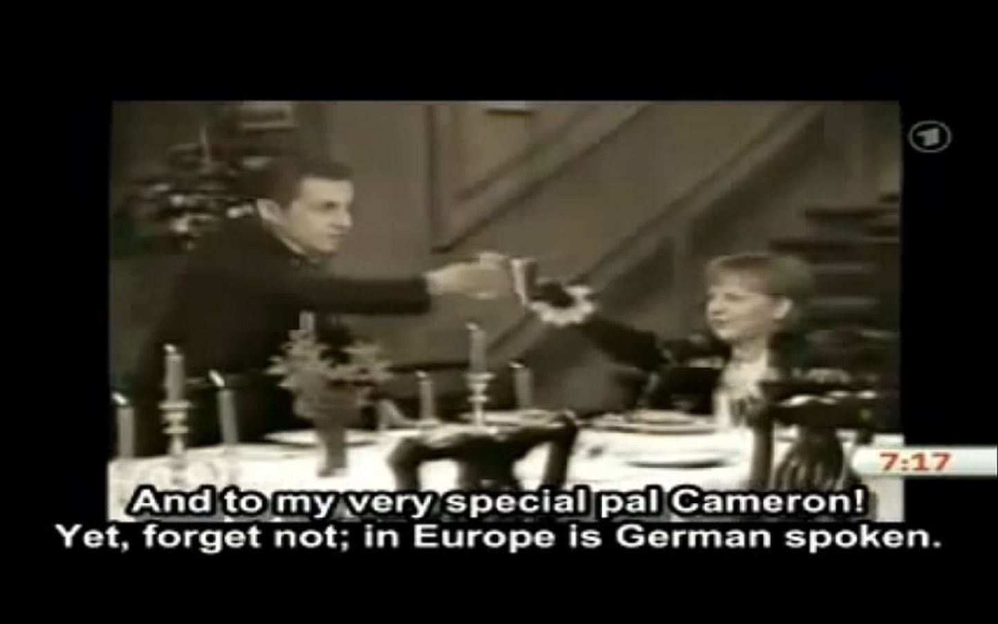 Kaader Angela Merkelit ja Nicolas Sarkozyd pilavast videoklipist.