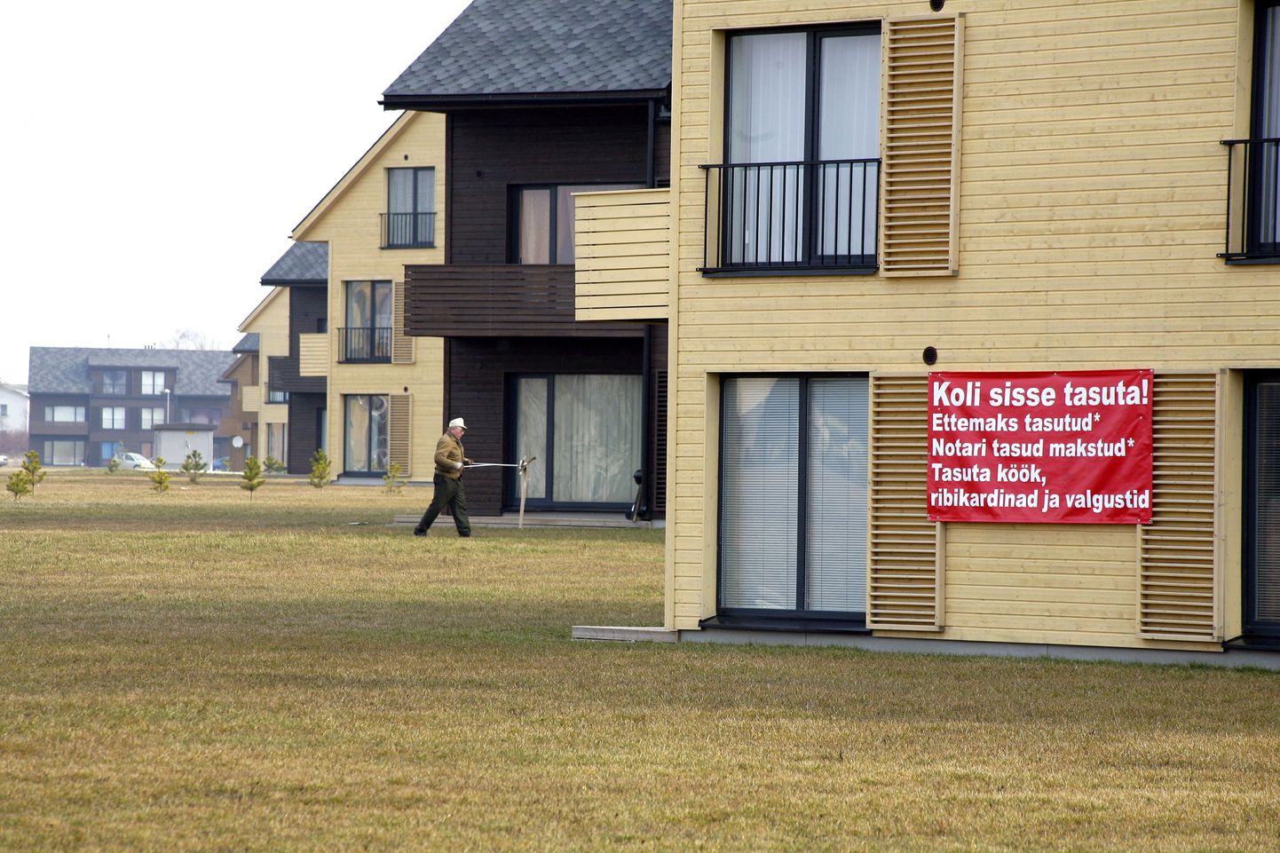 Застройщики пытаются привлечь покупателей недвижимости низкими ценами и различными бонусами.