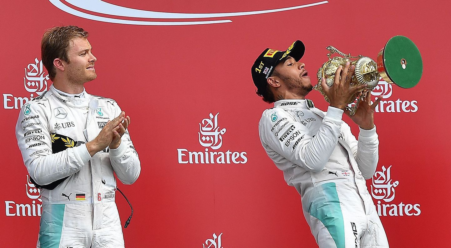Nico Rosberg (vasakul) ja Lewis Hamilton.