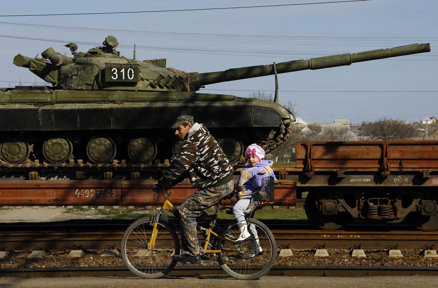 Simferopolis Gvardeiskoje sõjaväelinnaku lähedal saadeti märtsis lõpus Ukraina tankid mandrile tagasi.