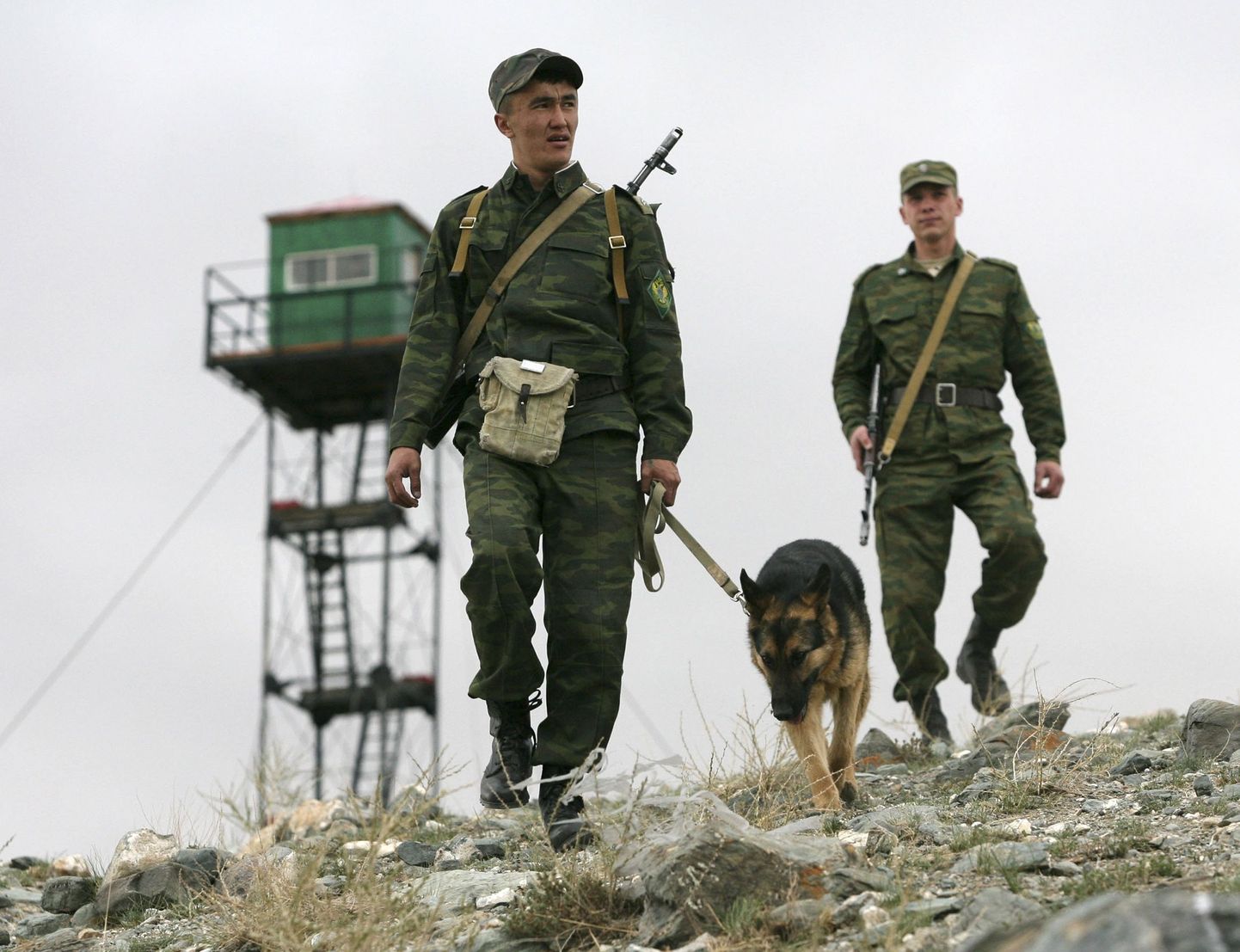 Vene ajateenijad patrullimas Mongoolia piiril. Pilt pole seotud traagiliste sündmustega Sergejevkas.