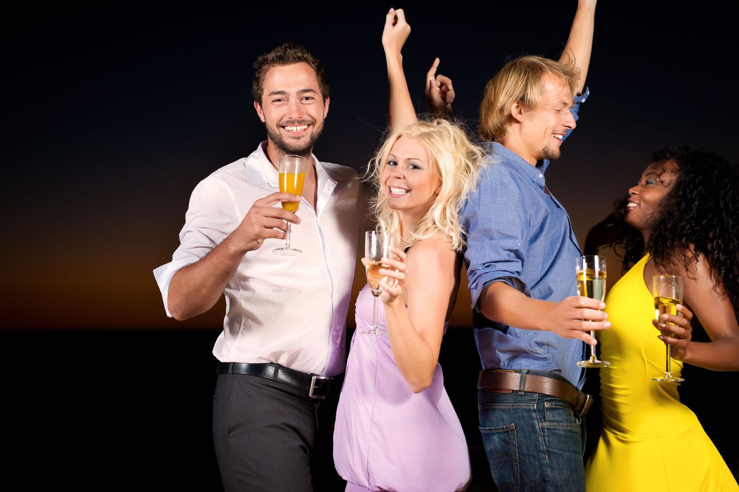 Paljudes alkoholireklaamides kujutatakse mehi ja antakse edasi positiivset meeleolu.