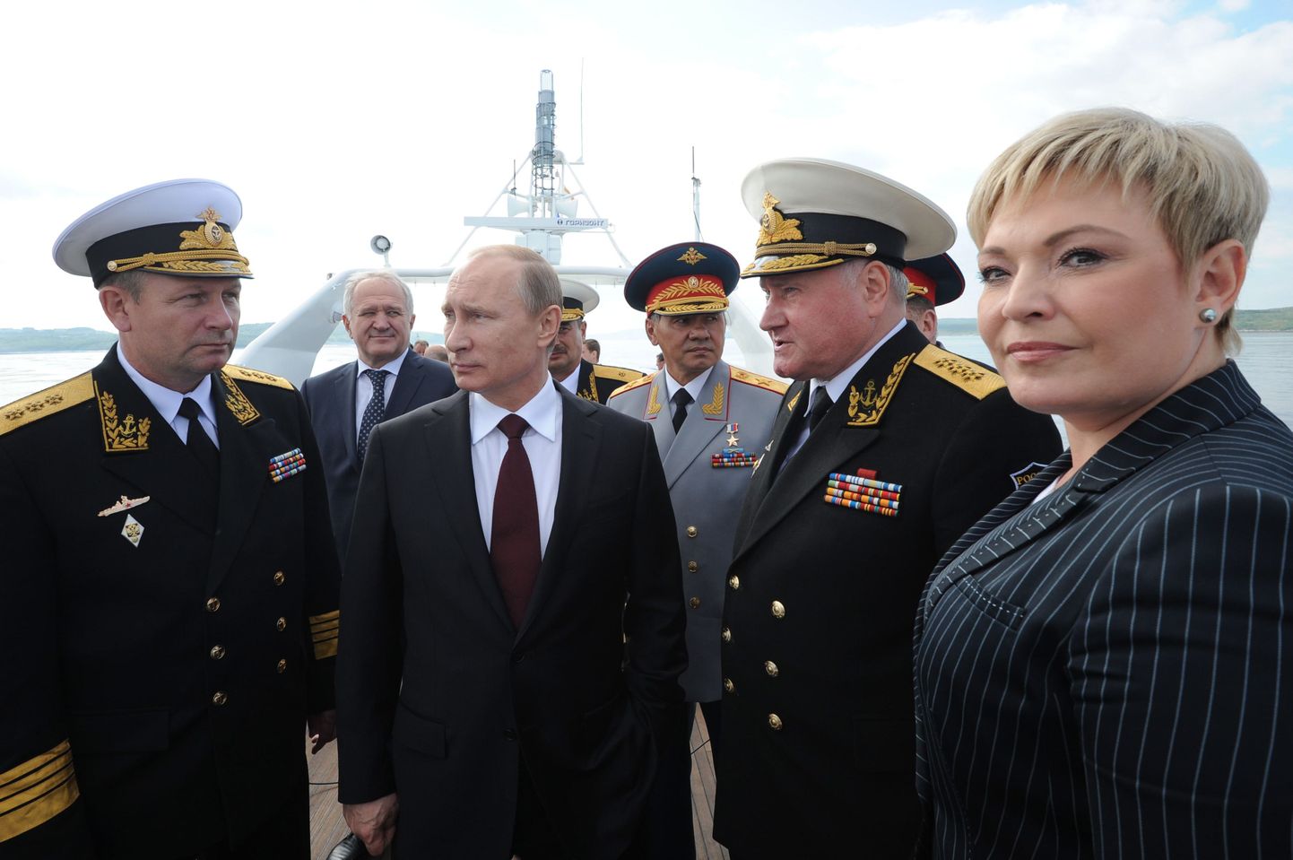 Admiral Vladimir Koroljov president Putinist paremal Murmanskis.