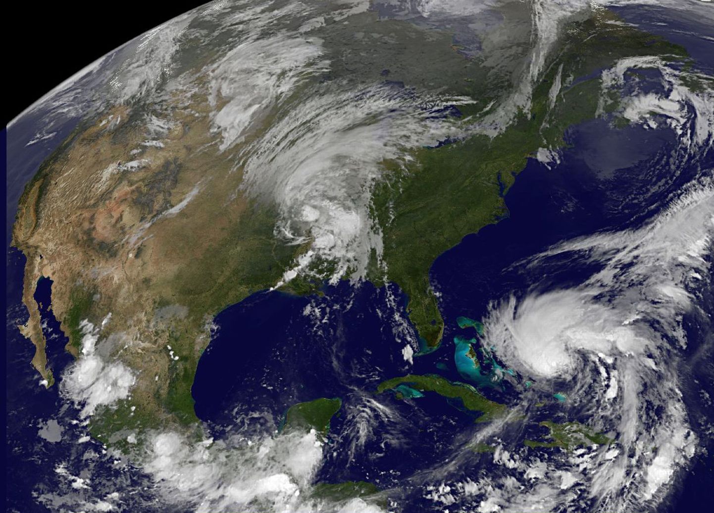 Kariibi basseinis möllanud troopilised tormid kolmapäeval tehtud satelliitpildil.