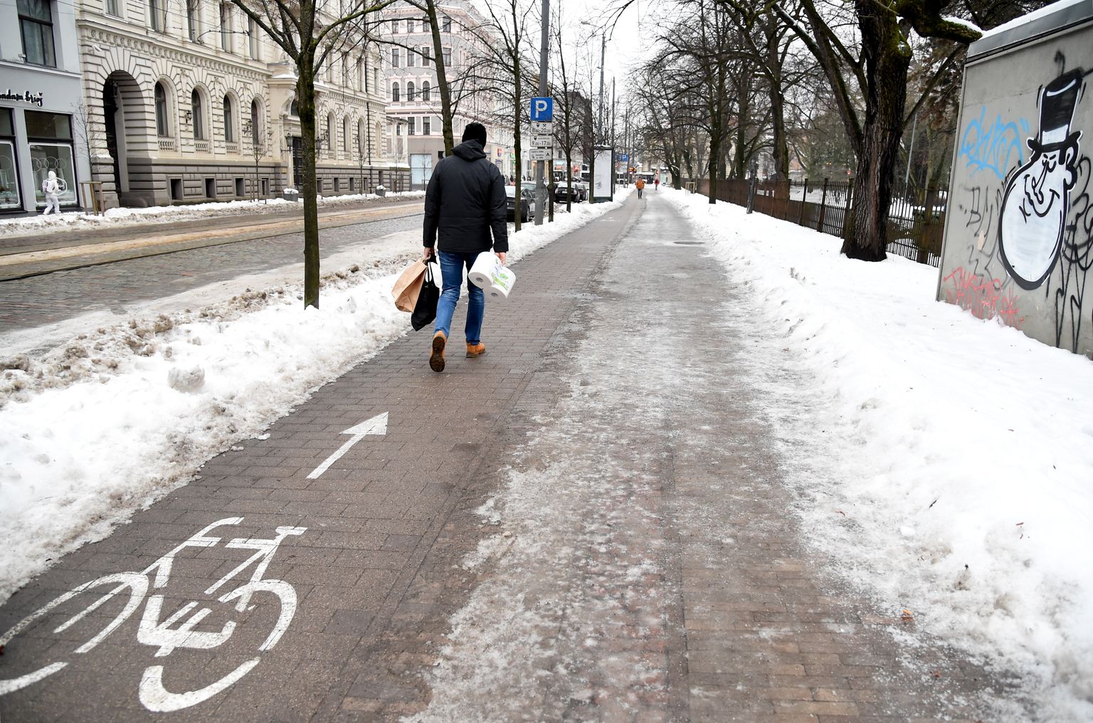 Ietve un velojosla Krišjāņa Barona ielā.