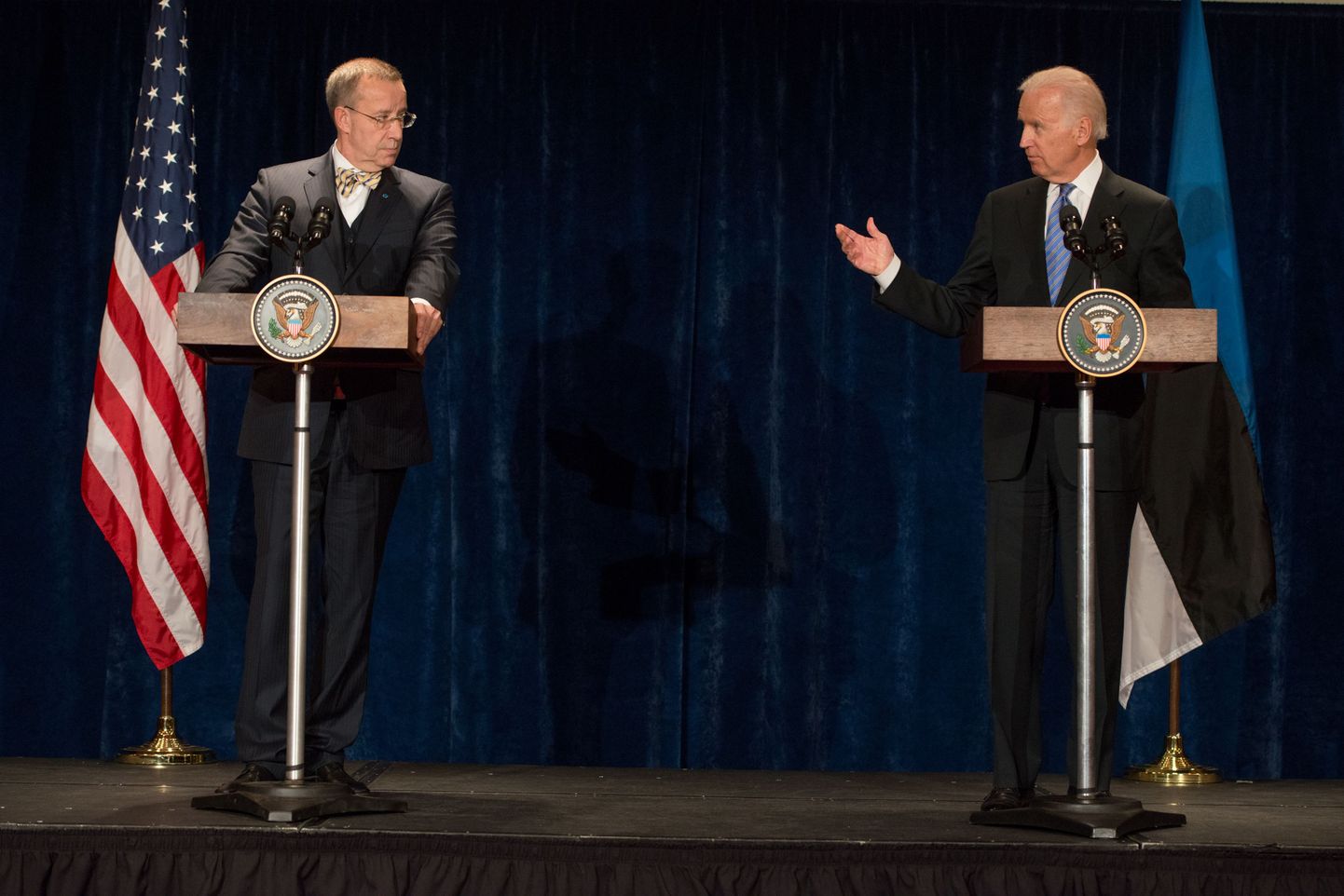 USA asepresident Joe Biden ja Eesti riigipea Toomas Hendrik Ilves täna Varssavis.