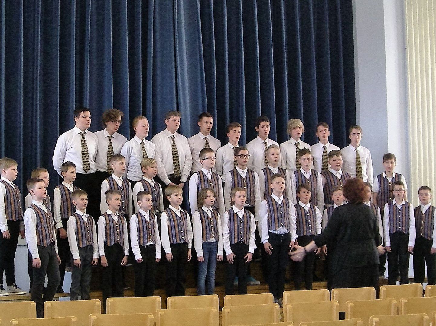 Praegu laulab koolikooris mitukümmend poissi, kontserdil liituvad kooriga ka vilistlased.