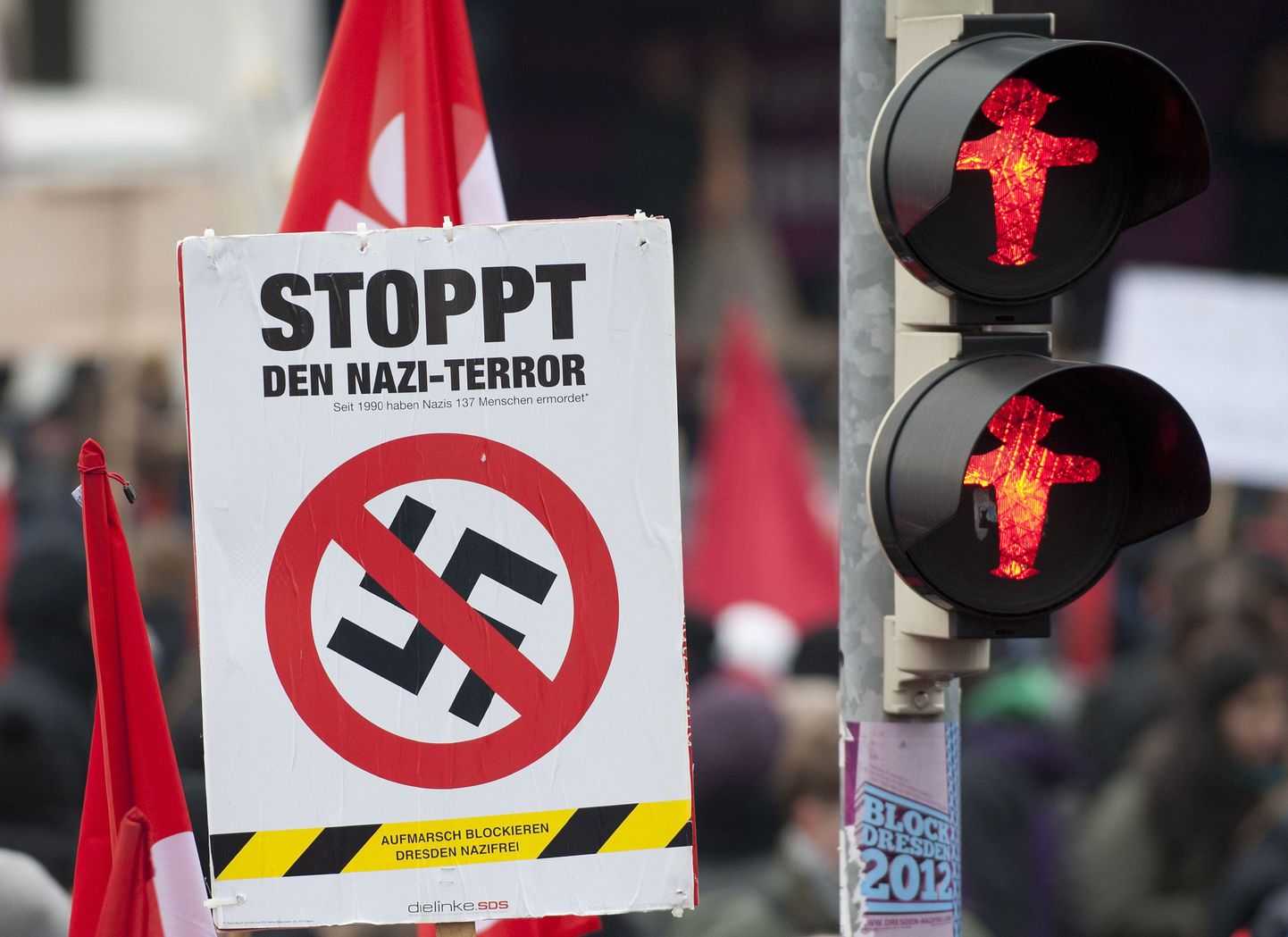 Плакат против нацизма.