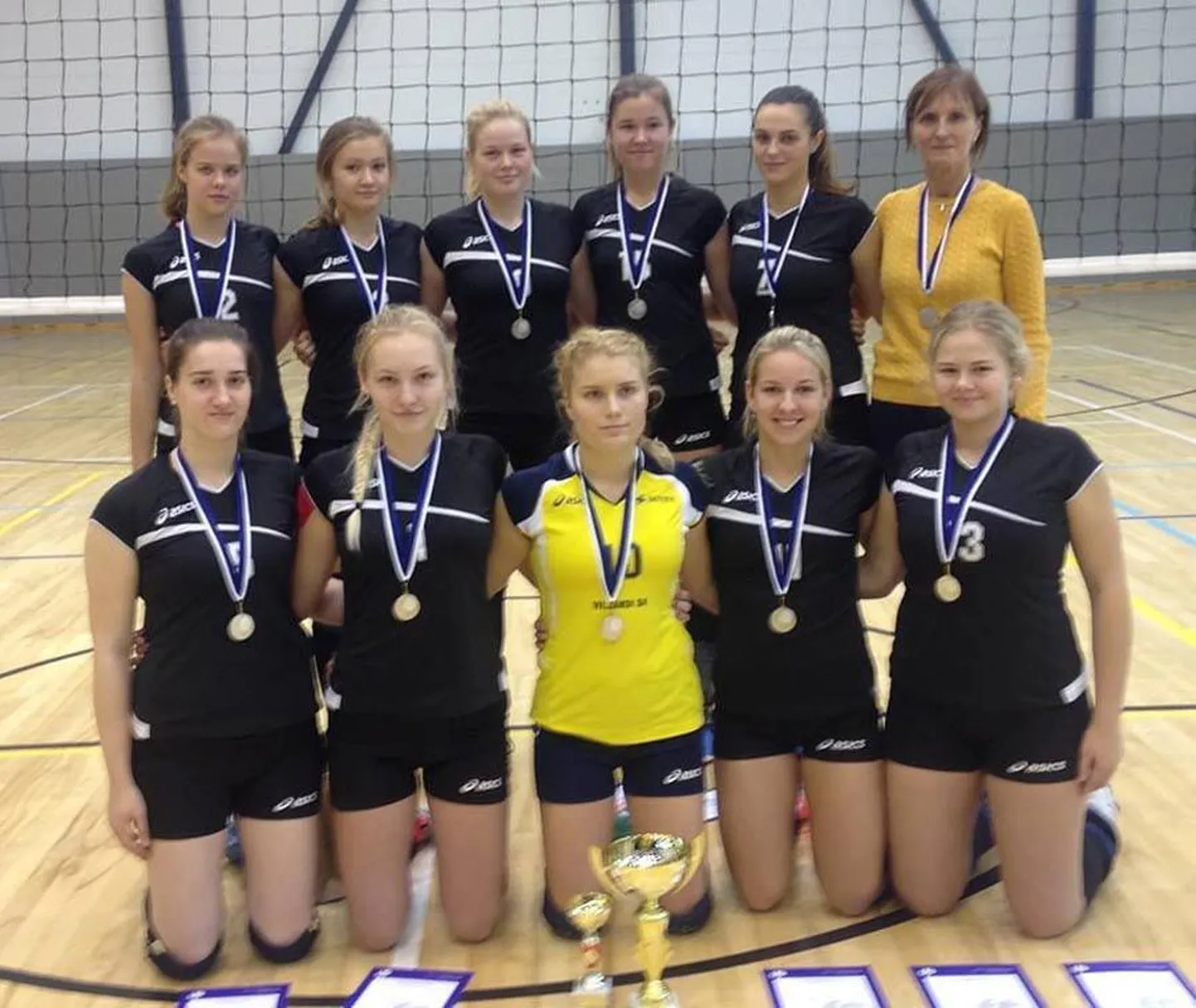 Viljandi spordikooli U-20 vanuseklassi võrkpallinaiskond saavutas Eesti karikavõistlustel teise koha.