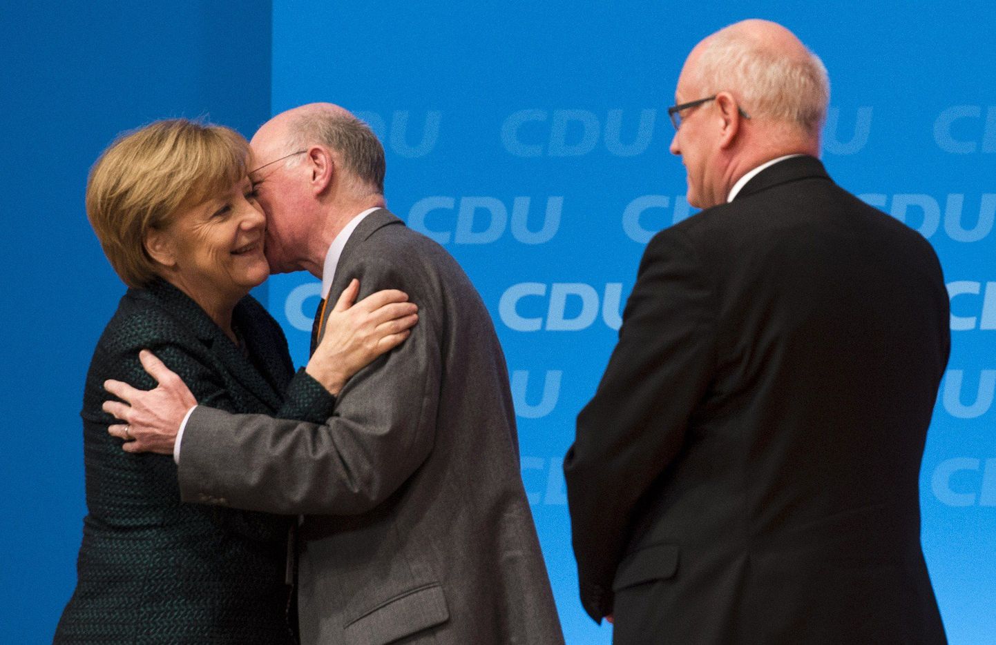 Merkelit õnnitleb Saksa parlamendi Bundestagi president Norbert Lammert.