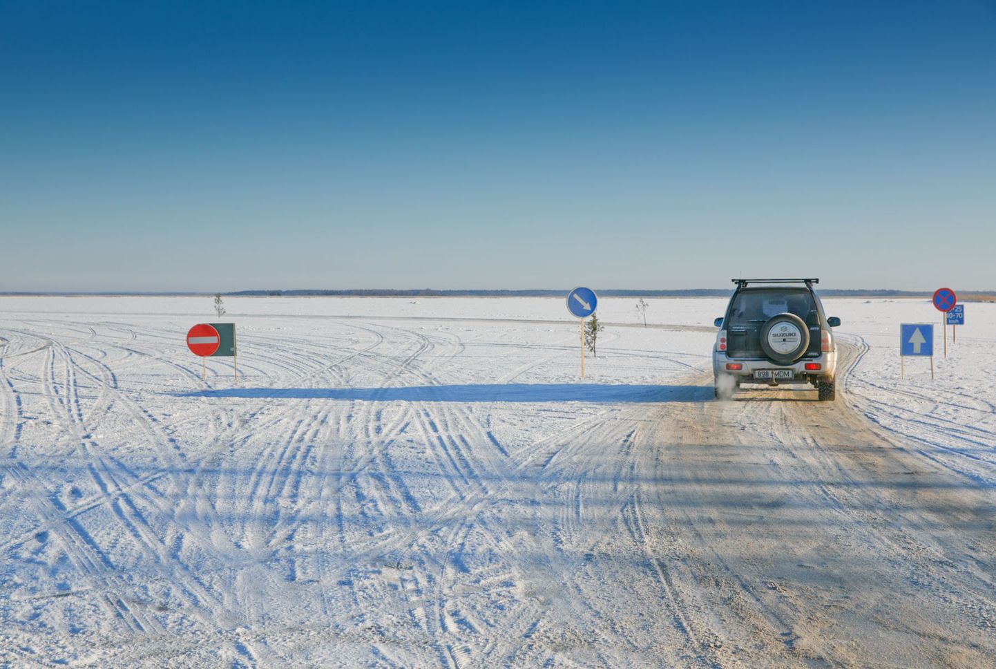 Selle talve esimene, reedel avatud jäätee algab Haapsalust Suur-Mere ja Supeluse tänava ristmikult ning lõpeb Noarootsis Österby sadama muuli juures. 3,5 kilomeetri pikkune jäätee on lahti kella 7.30-17.30 ning seal võivad liigelda sõidukid, mille tegelik mass ei ületa kaht tonni.
