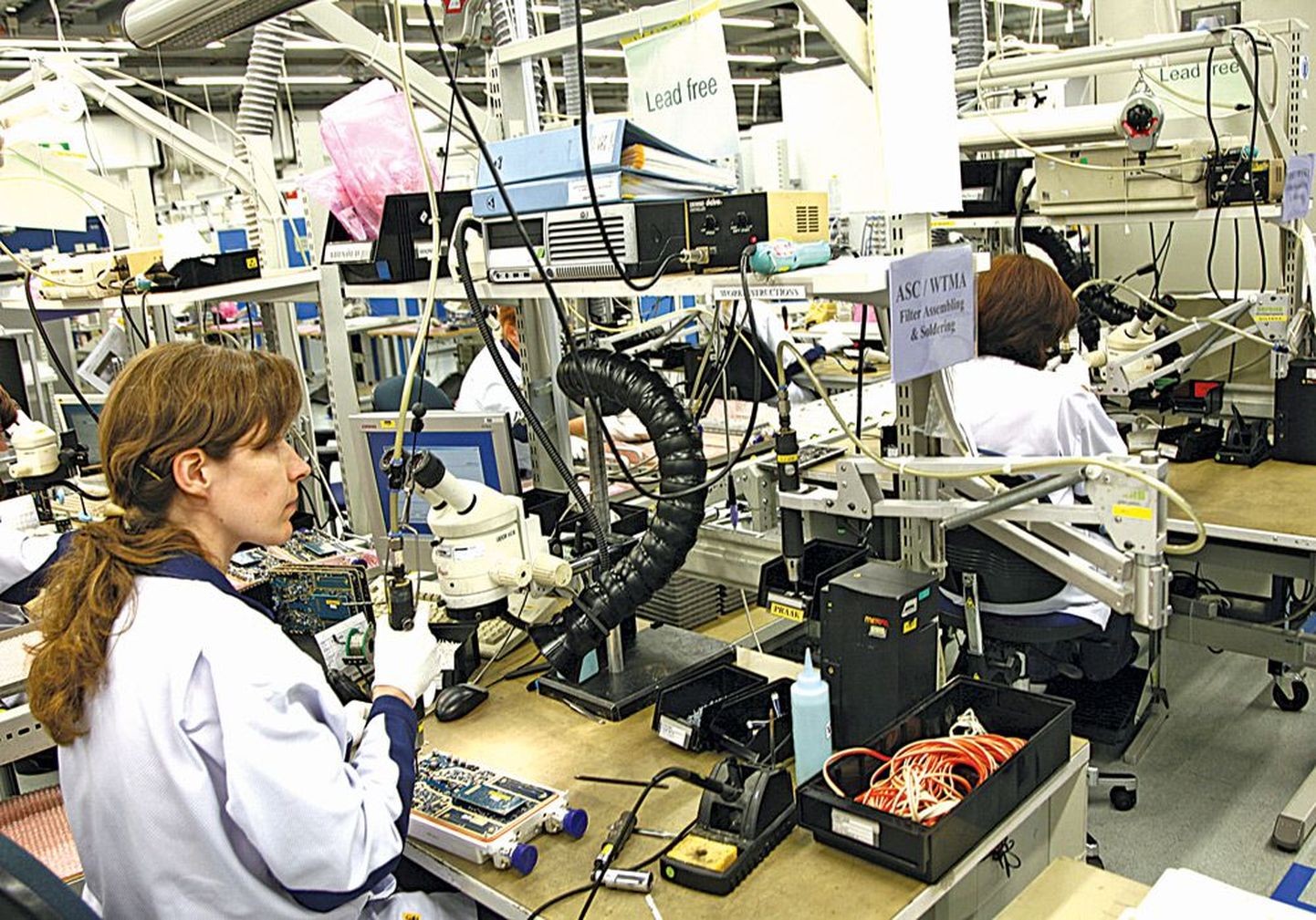 Eelmise aasta Eesti tööstussektori murelaps elektroonikatööstus on taas hulgaliselt tellimusi saanud. Pildil Ericssoni tehas Tallinnas.