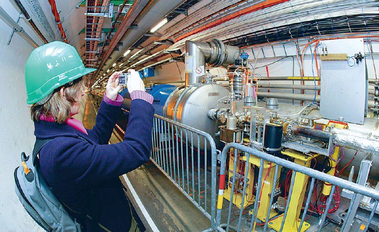 Külastajad LHC avatud uste päevadel.