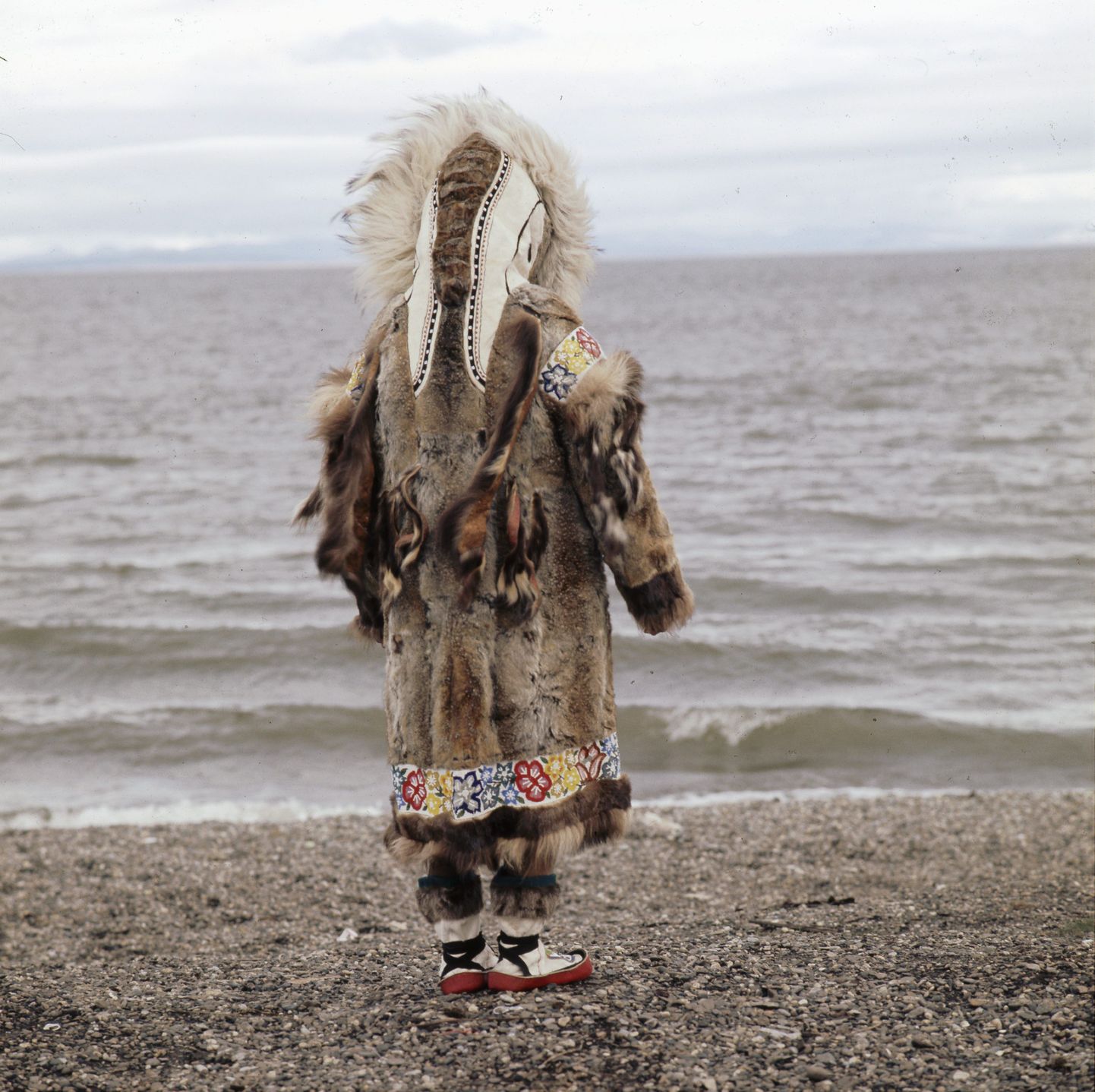 Eskimo traditsioonilistes rõivastes