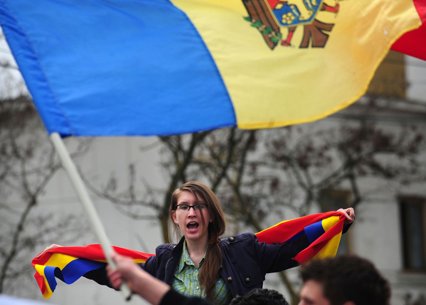 Rumeenias õppivad Moldova tudengid avaldamas meelt Sculeni piiripunktis, kus neid keelduti kodumaale laskmast.