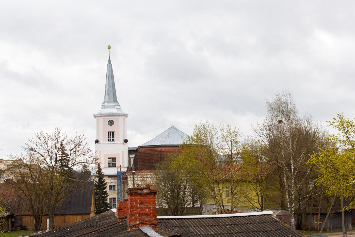 Valga Jaani kirik Läti poolt vaadatuna.
