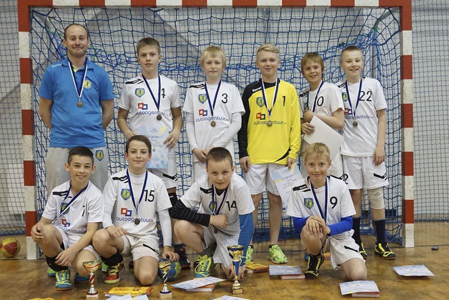 Viljandi spordikooli käsipallipoisid lõpetasid Eesti noorte meistrivõistlused kolmanda kohaga.