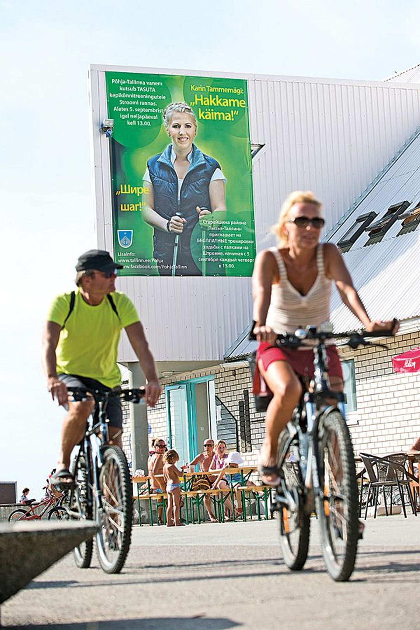 Реклама скандинавской ходьбы на пляже Штромка от старейшины части города Пыхья-Таллинн, центристки Карин Таммемяги.