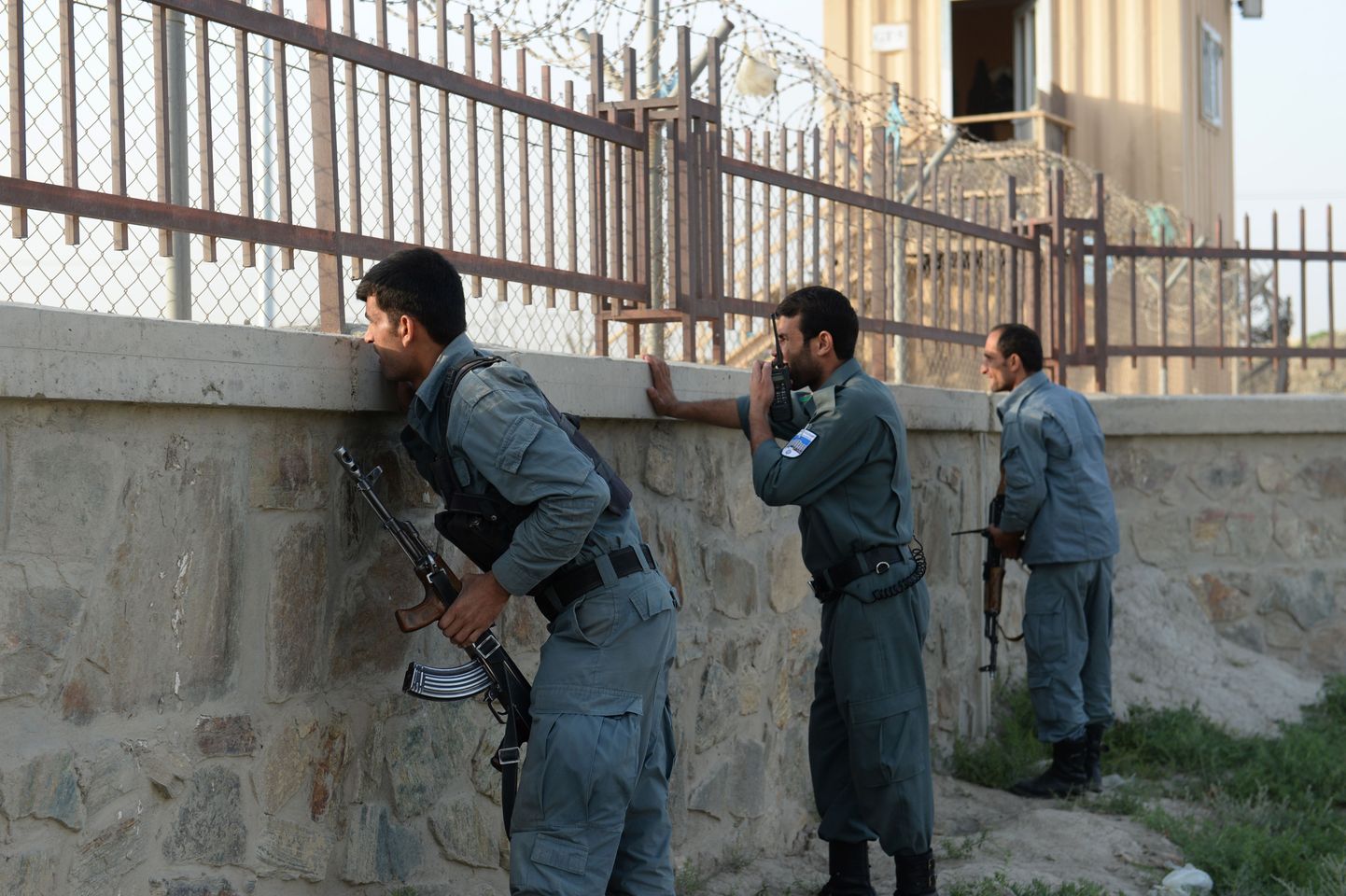 Afganistani politseinikud Kabuli lennujaama kriisi lahendamas