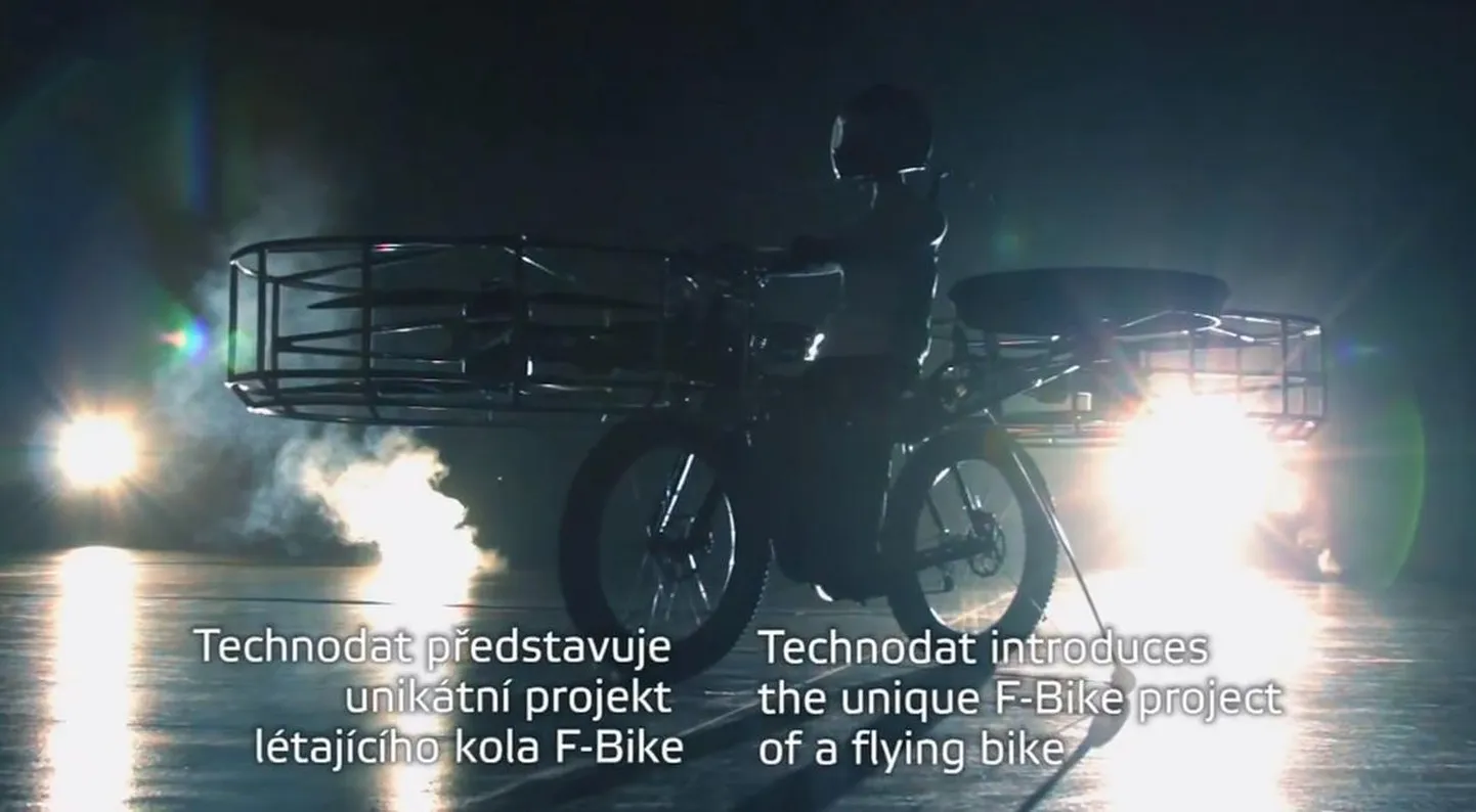 Prahas katsetati lendavat jalgratast