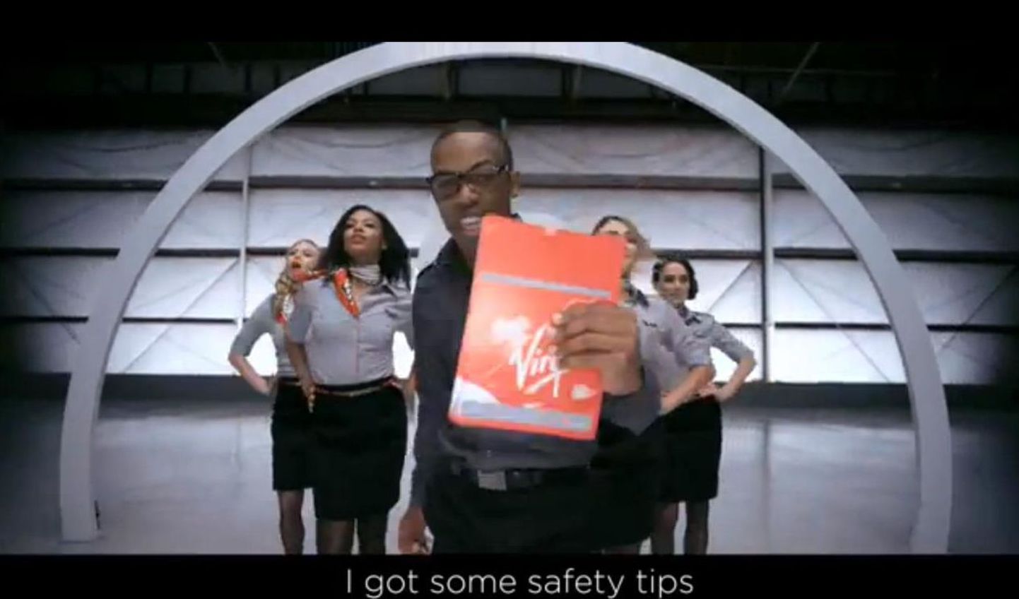 Kuidas reisijaid panna kuulama igavaid ohutusnõudeid? Laulu ja tantsu abil