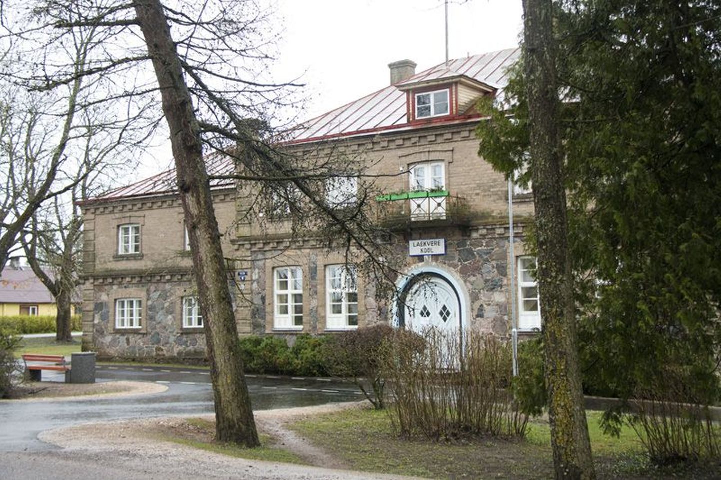Laekvere põhikoolist sai üks Muuga-Laekvere kooli osa.