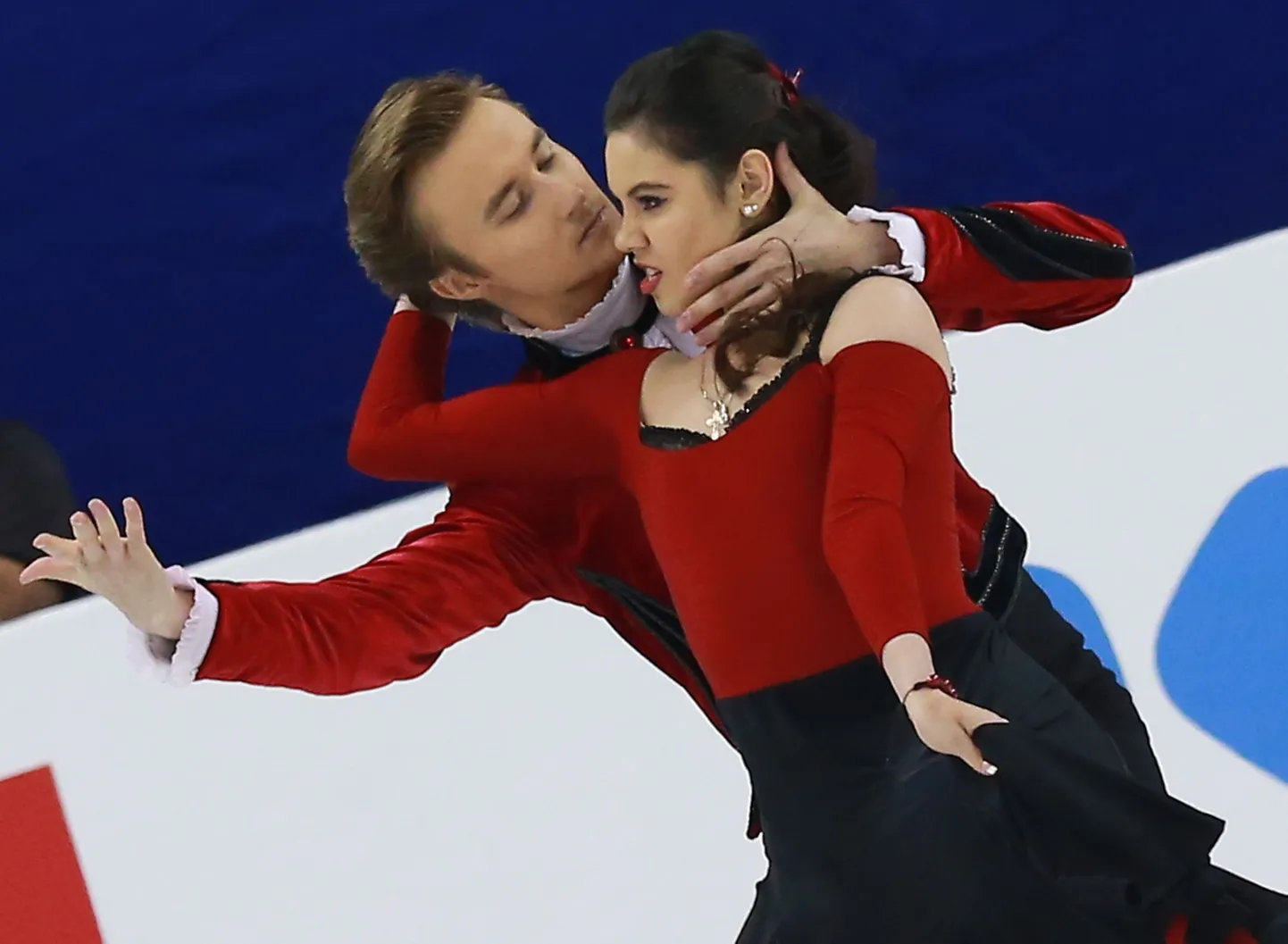 Елена Ильиных/Руслан Жиганшин стали лучшими среди российских пар в танцах на льду.