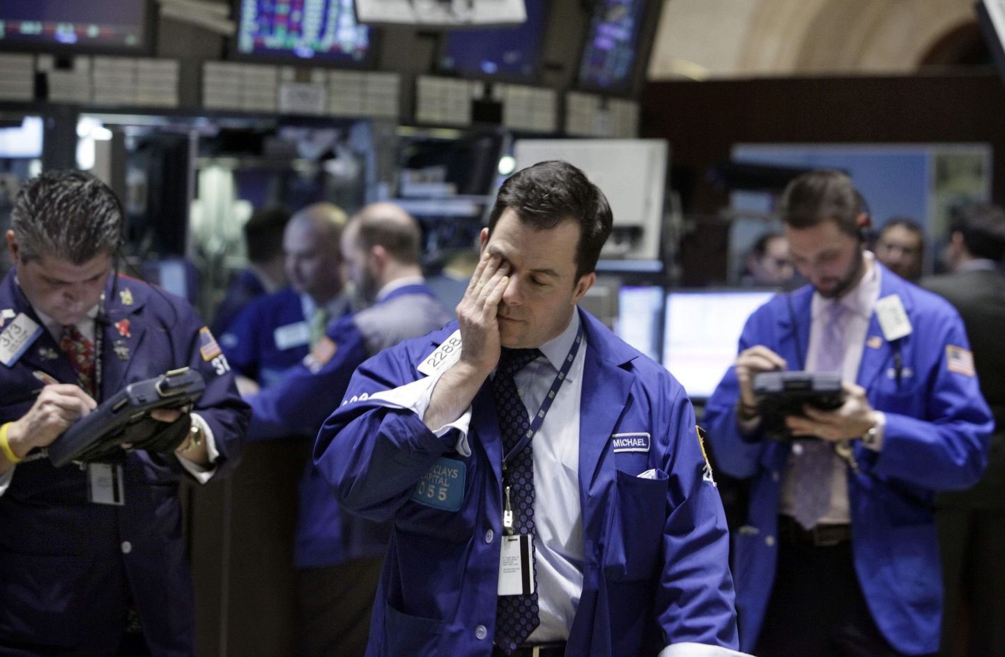 Maakler Michael Michael McDonell eile New Yorgi börsil. Esimest kollrda kolme kuu jooksul kauples Dow Jones allpool 10 000 punkti.