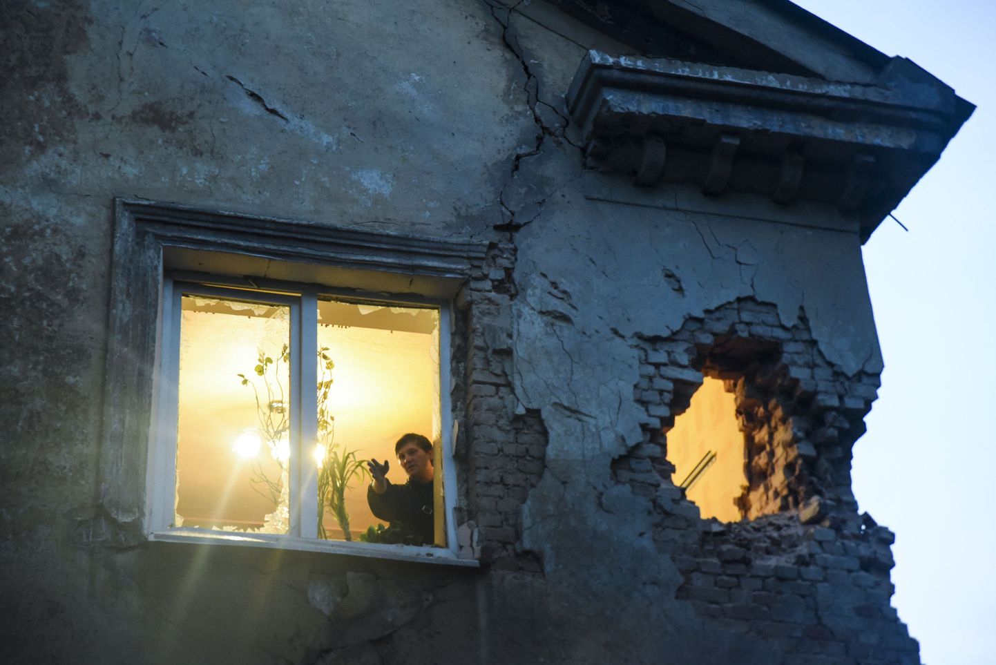 Tulevahetuses kannatada saanud maja Donetskis.
