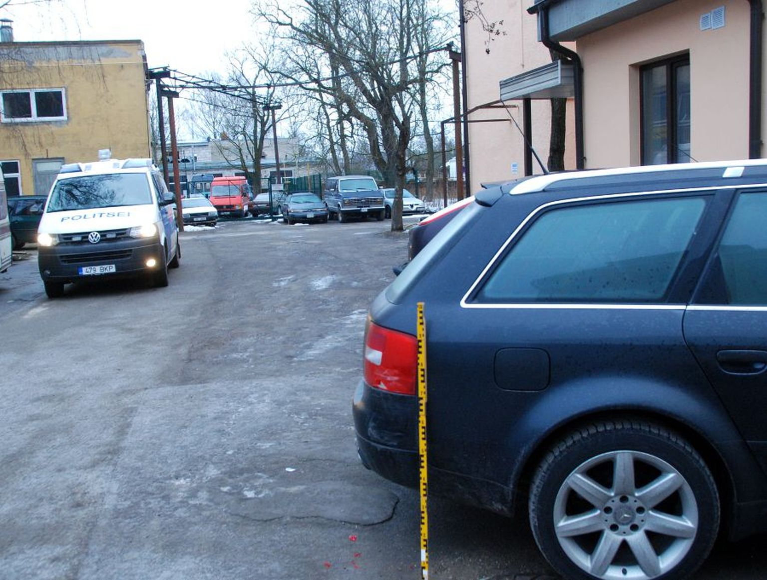 17. märtsi hommikul avastati Kastani 48c hoovis, et öö jooksul on keegi mõlkinud Audit.