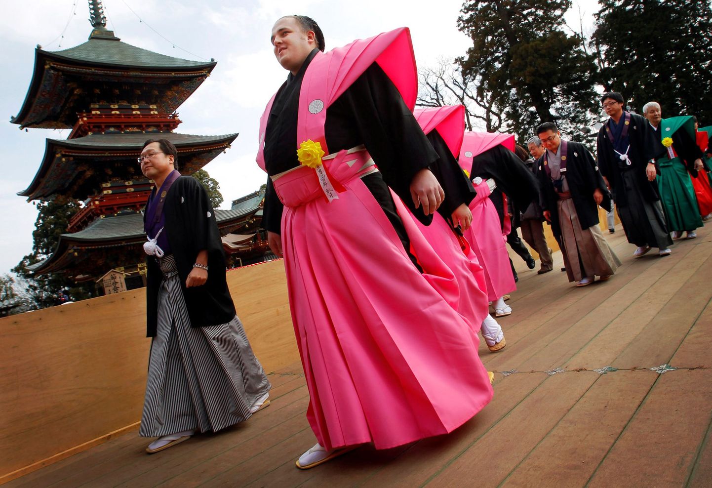 Jaapani budistlikes templites korraldatakse ka erinevaid tseremooniaid - 2010. aasta arhiivipildil on Baruto oaviskamistseremoonial Jaapani budistlikus templis.