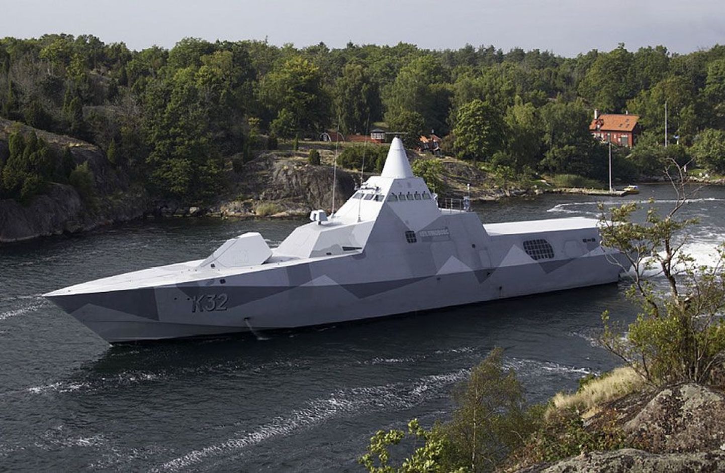 Rootslased tegelevad praegu uue, Visby klassi nn stealth-korvettide loomisega, millest peaks saama nende laevastiku selgroog. Uudne kuju peaks tegema sõjalaeva radaritele raskesti jälgitavaks.