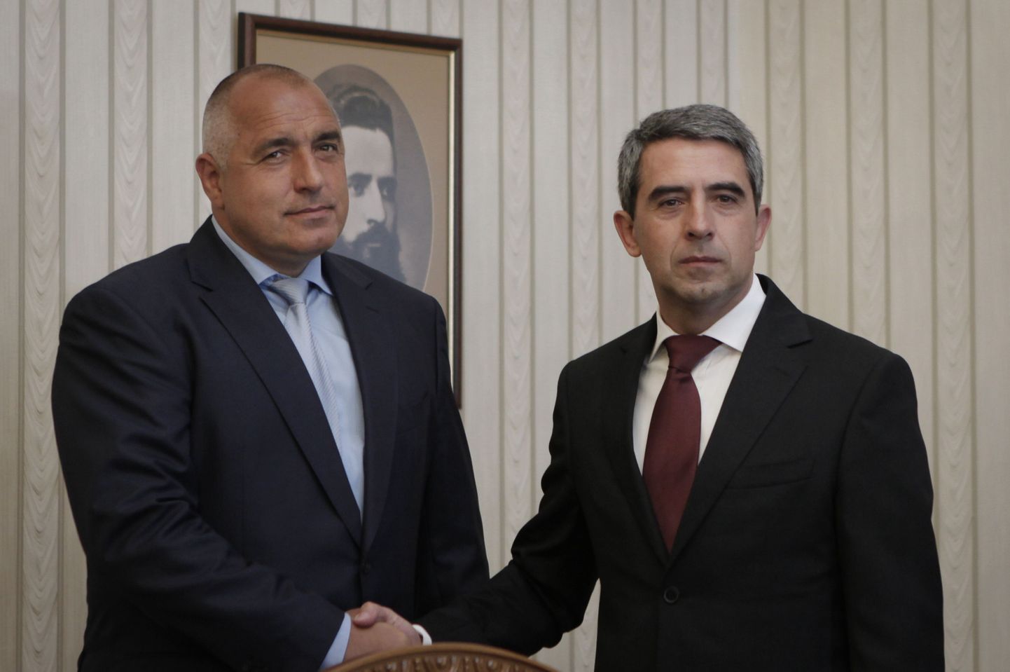 Bulgaaria suurima partei Gerb juht Boiko Borisov (vasakul) ja president Rosen Plevneliev.