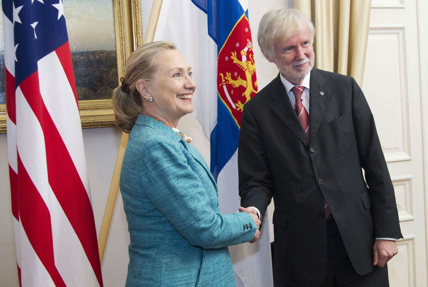 USA välisminister Hillary Clinton koos Soome kolleegi Erkki Tuomiojaga Helsingis.