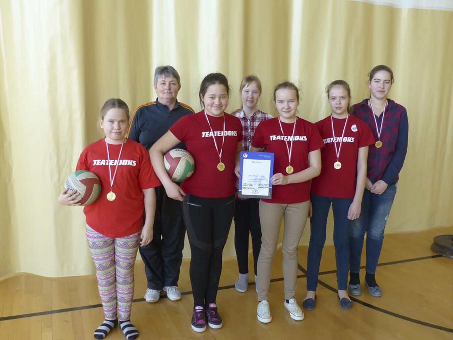 Üheksa võistkonna osavõtul peetud võrkpalli miniliiga turniiri võitis Jakobsoni kooli esindus.