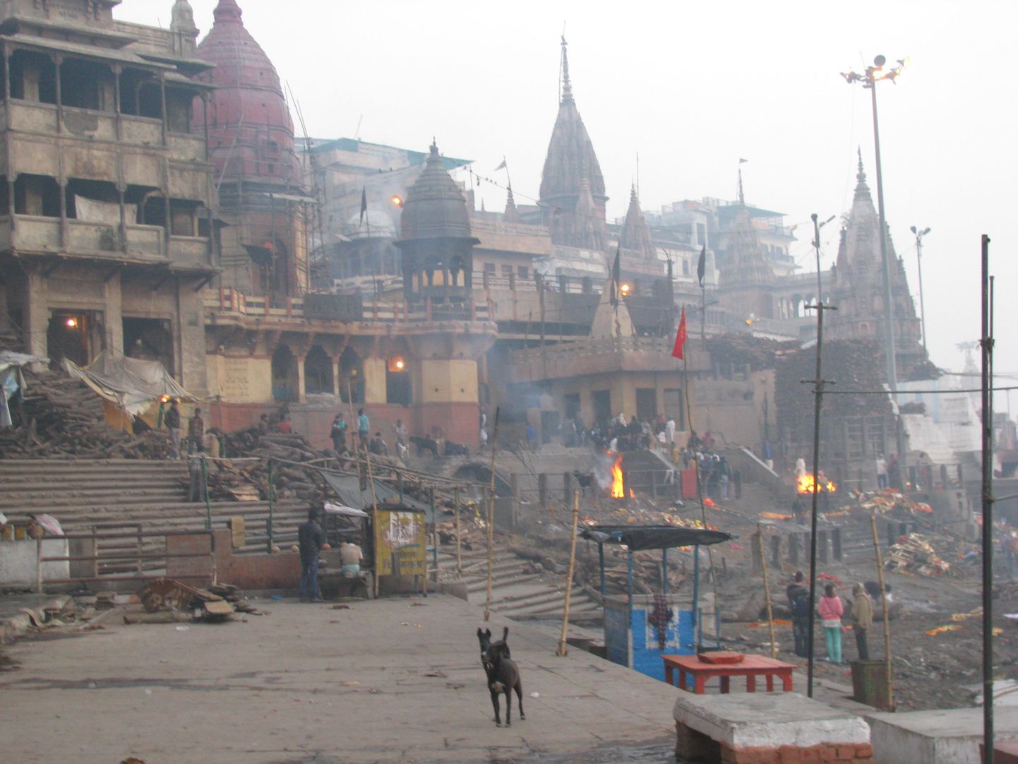 Varanasi ghattidest on üks huvitavamaid Manikarnika põletusghatt.