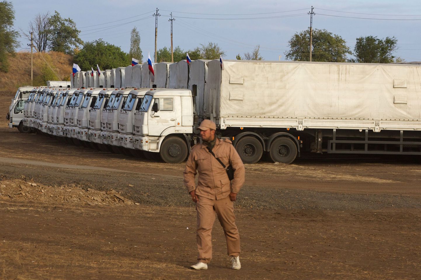 Vene eriolukordade ministeeriumi komplekteeritud humanitaarabiveokid Doni-äärses Rostovis 13. septembril.