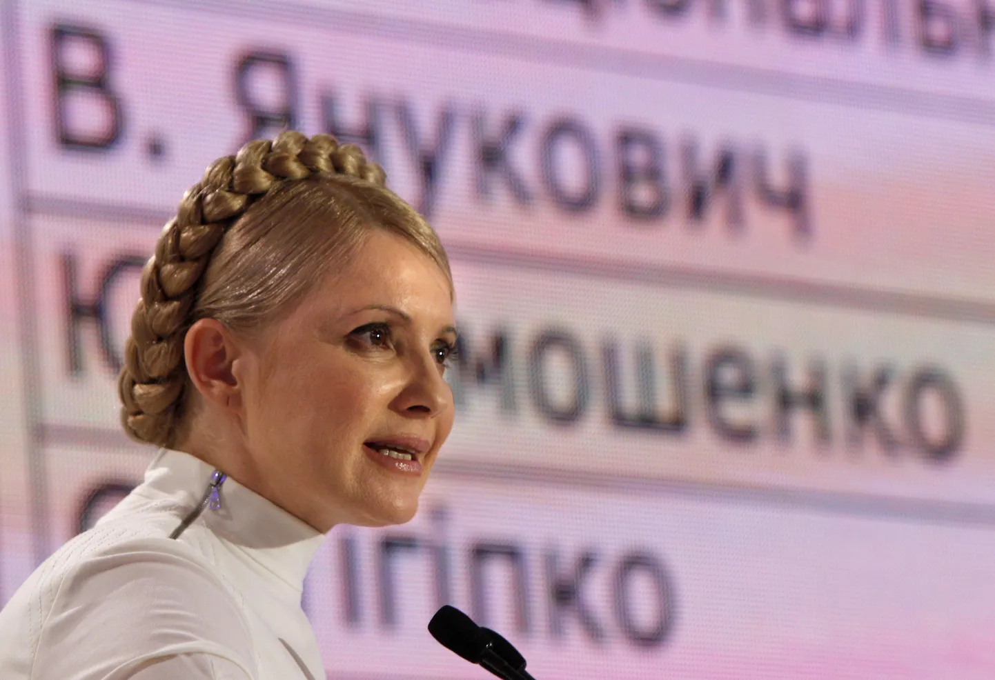 Юлия Тимошенко на пресс-конференции после первого тура выборов.