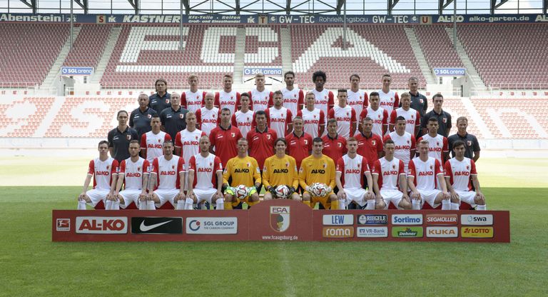 FC Augsburgi hooajaeelne foto. Ragnar Klavan teises reas vasakult kolmas. Foto: